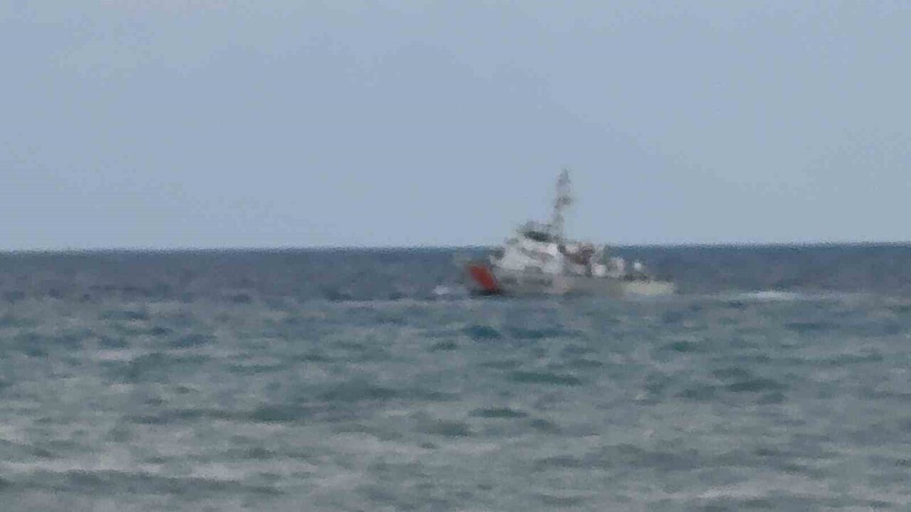 İstanbul Karaburun Sahili’nde denizde kaybolan şahsı arama-kurtarma çalışmaları sürürken, denize