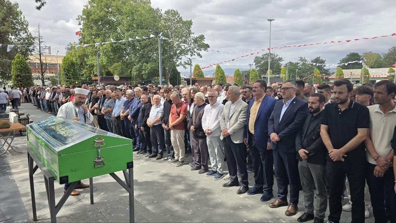 Samsun’da denizde boğulma tehlikesi geçirmesi sonrası kaldırıldığı hastanede hayatını kaybeden