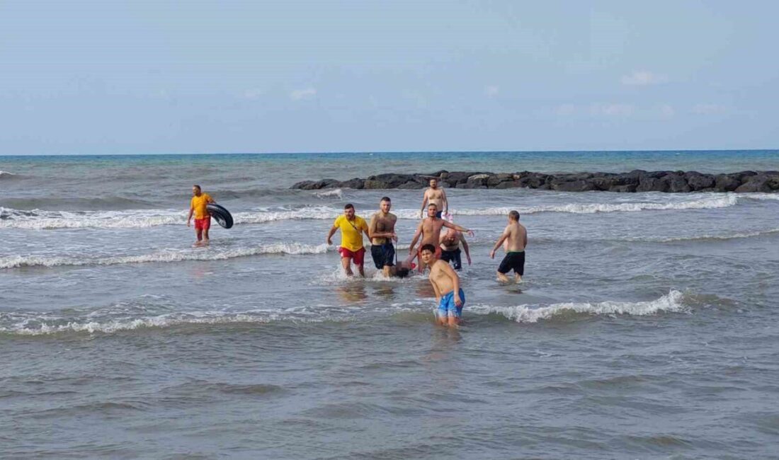 Samsun’da serinlemek için girdikleri denizde boğulma tehlikesi geçiren iki arkadaş,
