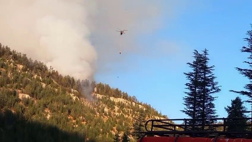 Karaman Valiliği, ormanlık alanda çıkan yangına 137 personel ve 3