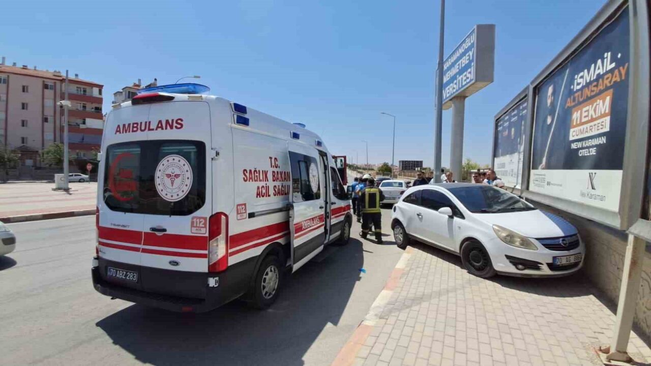 Karaman’da kontrolden çıkan otomobil kaldırımdaki aydınlatma direğine çarptı. Sürücü kazayı