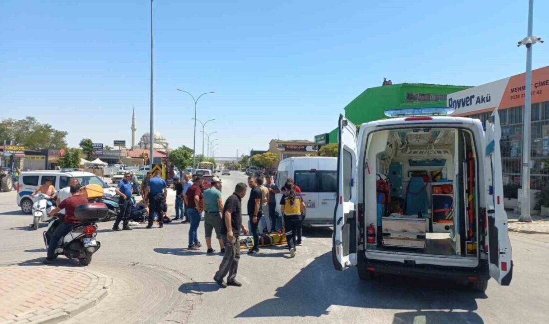 Karaman’da minibüs ile motosikletin çarpışması sonucu meydana gelen trafik kazasında