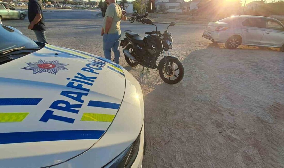 Karaman’da motosiklet ile otomobilin çarpıştığı kazada 2 kişi yaralandı. Kaza,