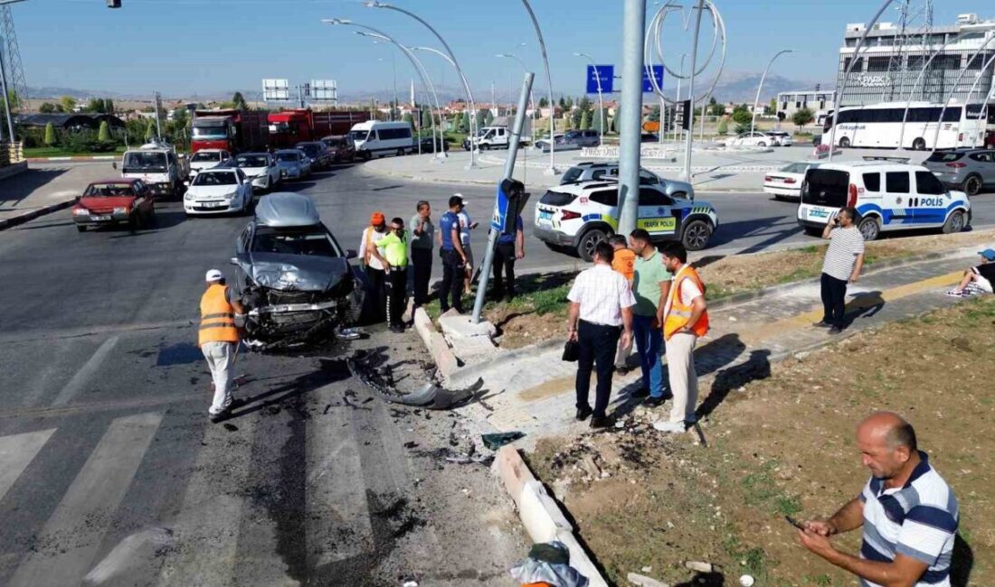 Karaman’da otomobil ile Rus turistlerin bulunduğu VİP minibüs çarpıştı. Kazada