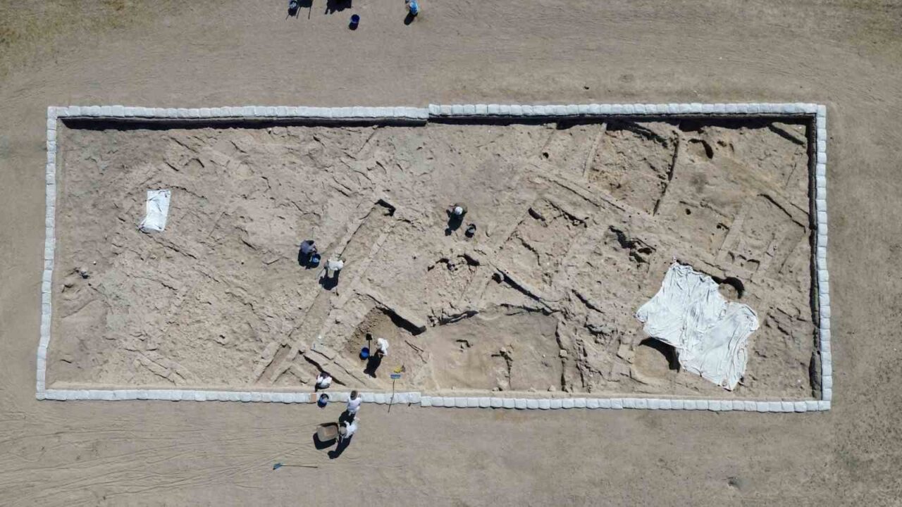 Karaman’da bulunan ve yaklaşık 10 bin yıllık geçmişiyle öne çıkan