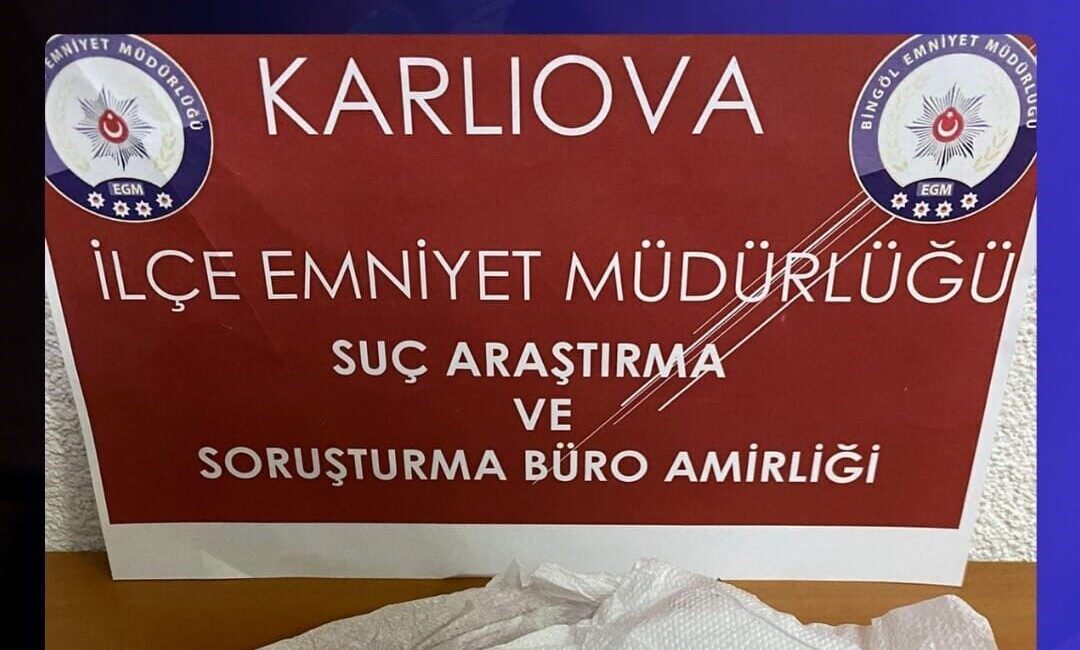 Bingöl’ün Karlıova ilçesinde 2.79 gram esrar maddesi ele geçirildi. Karlıova