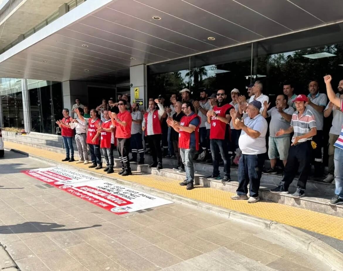 Karşıyaka Belediyesi’nde işçiler ve memurlar, maaş ve ödenmemiş haklarını talep