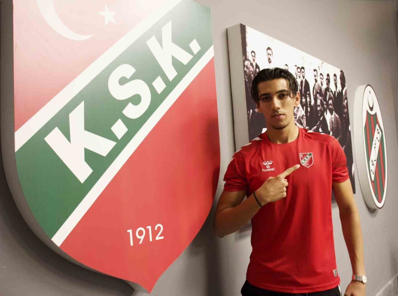 Karşıyaka, son olarak Adanaspor forması giyen 22 yaşındaki savunma oyuncusu