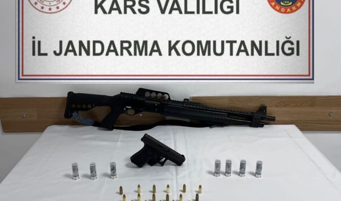 Kars’ta jandarma ekiplerince düzenlenen operasyon silah ve mühimmat ele geçirilirken