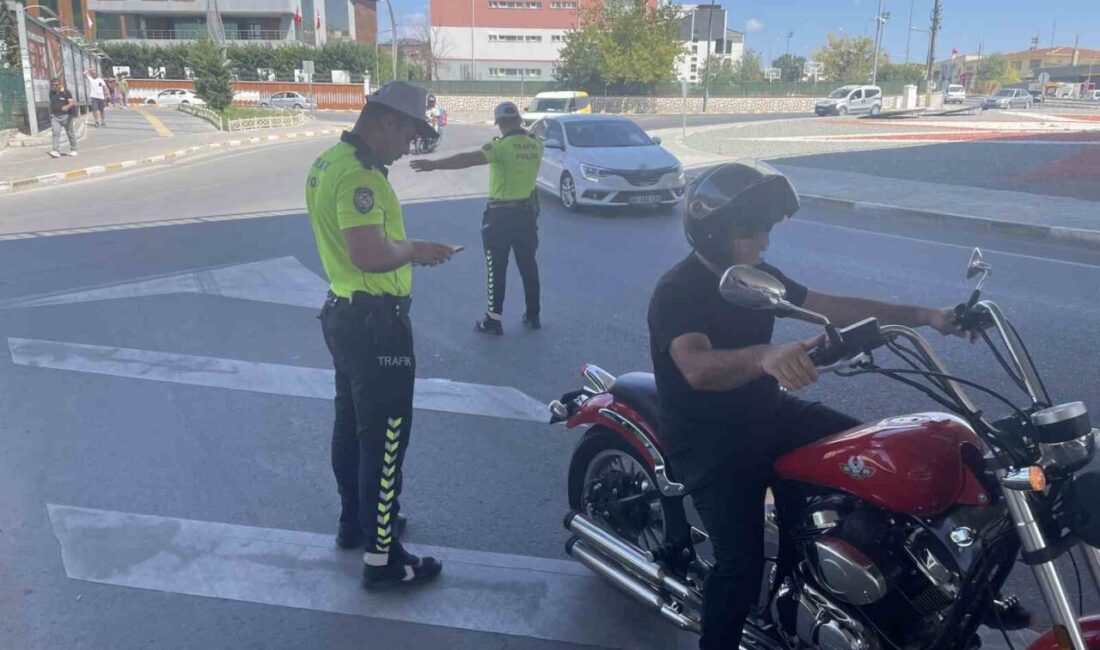 Tekirdağ’ın Kapaklı ilçesinde kask takmayan 4 motosiklet sürücüsüne, 3 bin