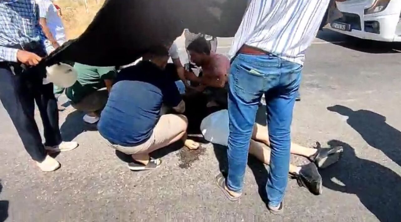 Gaziantep’te Tesla marka otomobiline kasko yaptırmak için fotoğraf çekmek isteyen