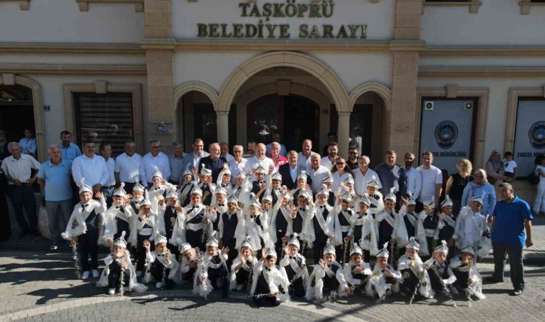 Kastamonu’nun Taşköprü ilçesinde sünnet ettirilen 75 çocuk için şölen düzenlendi.