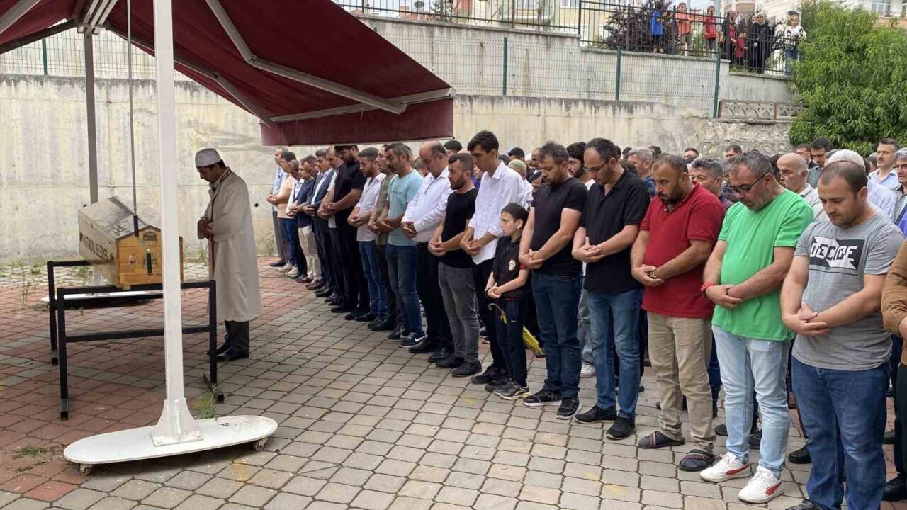 Kastamonu’da serinlemek için girdiği baraj gölünde boğularak hayatını kaybeden çocuk