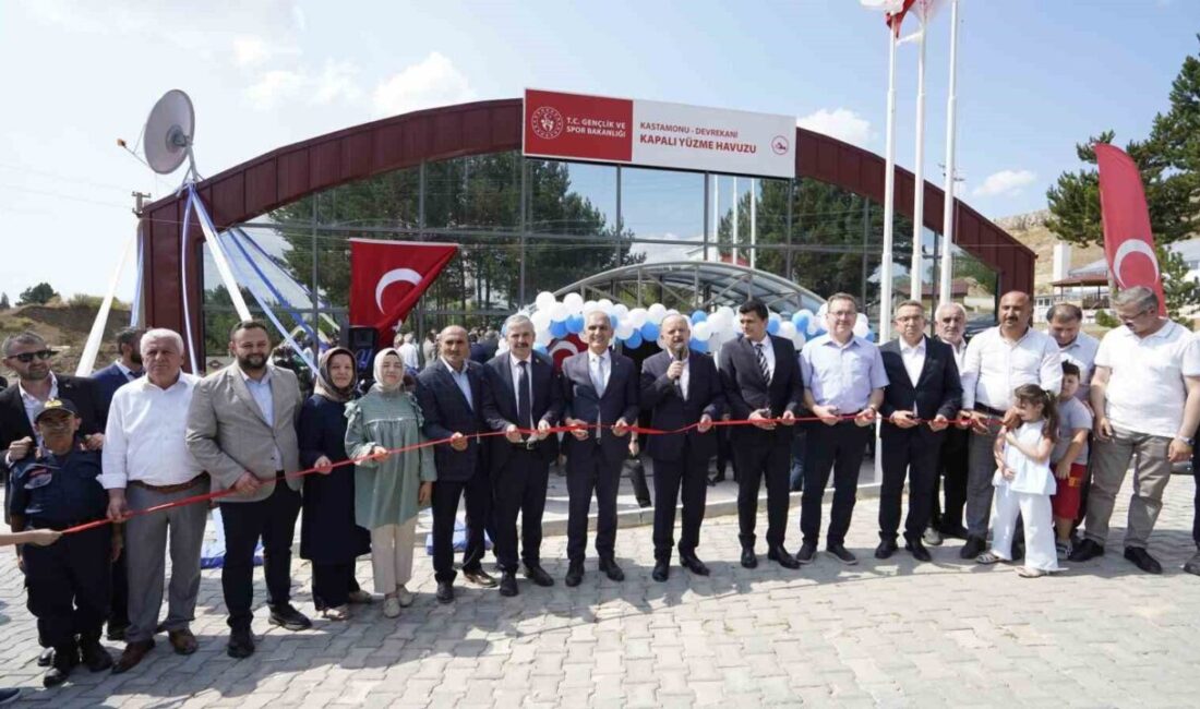 Kastamonu’nun Devrekani ilçesinde yapımı tamamlanan Kapalı Yüzme Havuzu, düzenlenen törenle
