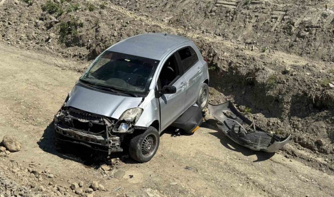 Kastamonu’nun Hanönü ilçesinde yoldan çıkan otomobilin şarampole yuvarlanması neticesinde meydana