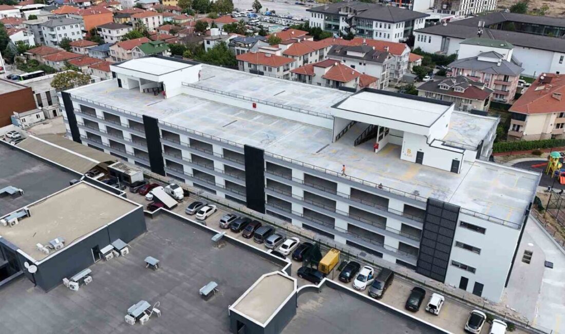 Sakarya Büyükşehir Belediyesi’nin hastaneler bölgesinde hayata geçirdiği 530 araç kapasiteli