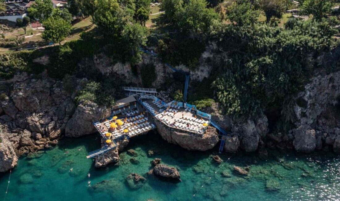 Antalya’nın doğa harikası falezlerinin Akdeniz’le buluştuğu noktada yer alan Muratpaşa