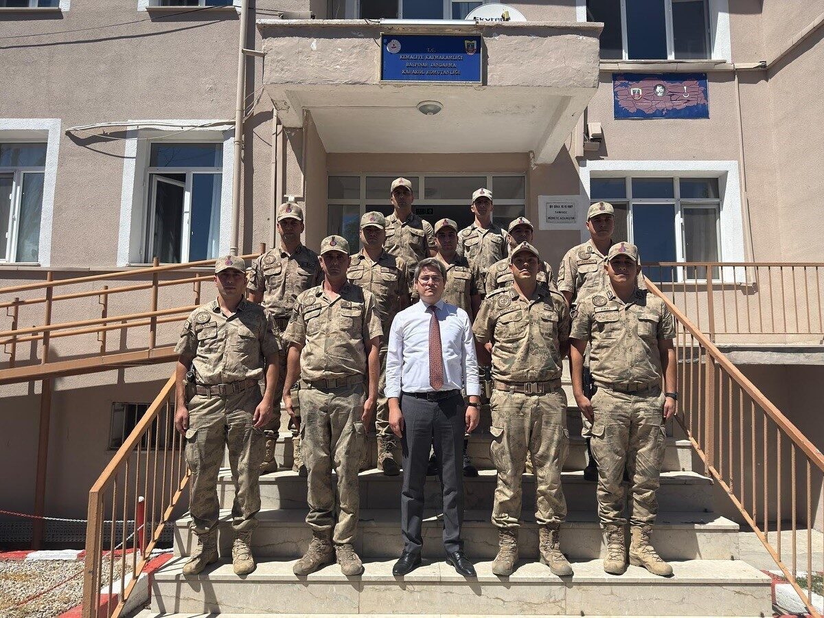 Erzincan’ın Kemaliye ilçe Kaymakamı Emirhan Arıkan, Başpınar Jandarma Karakolunu ziyaret