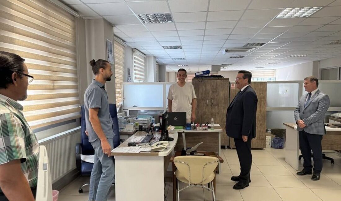 Balıkesir’in Burhaniye Kaymakamı Cumali Atilla, Burhaniye İlçe Milli Eğitim Müdürlüğü’nü