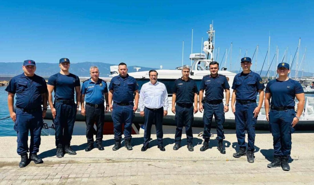Balıkesir’in Burhaniye Kaymakamı Cumali Atilla, Sahil Güvenlik Kuzey Ege Grup