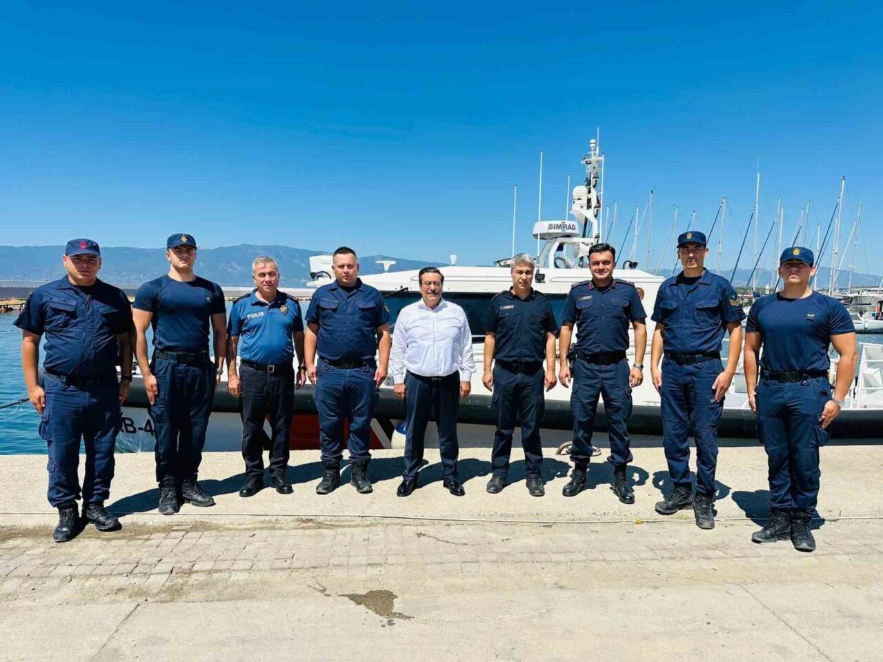 Balıkesir’in Burhaniye Kaymakamı Cumali Atilla, Sahil Güvenlik Kuzey Ege Grup