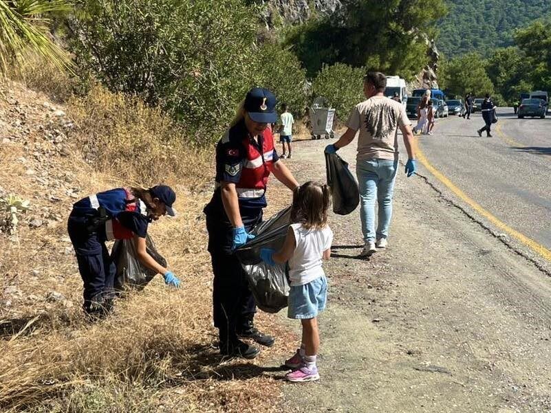 Ortaca Kaymakamı Kenan Aktaş’ın öncülüğünde Ortaca Jandarması ve çevre gönüllüleri
