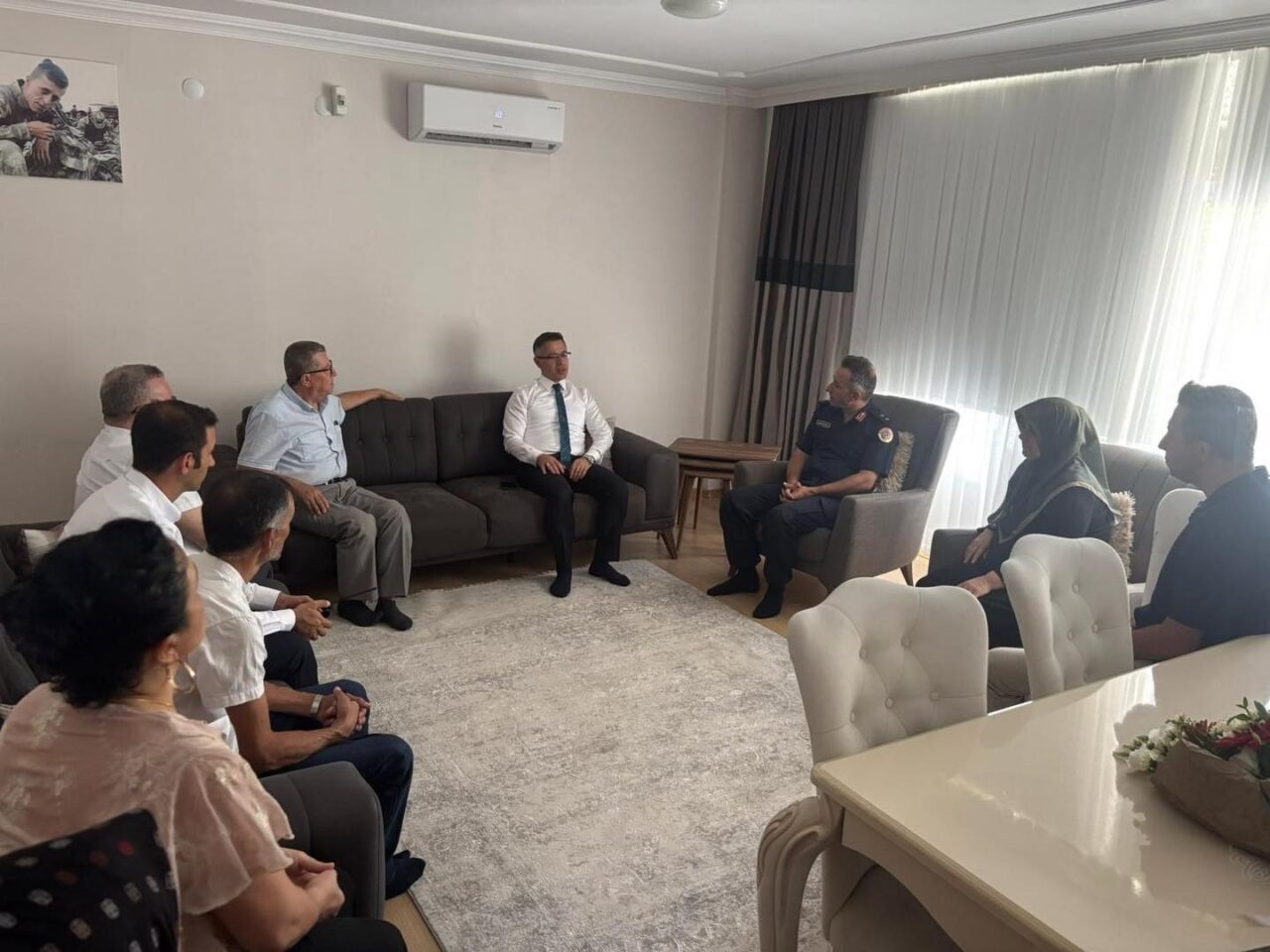 Soma Kaymakamı Ünal Koç, Şehit Muhammed Fatih Durhan’ın ailesini ziyaret