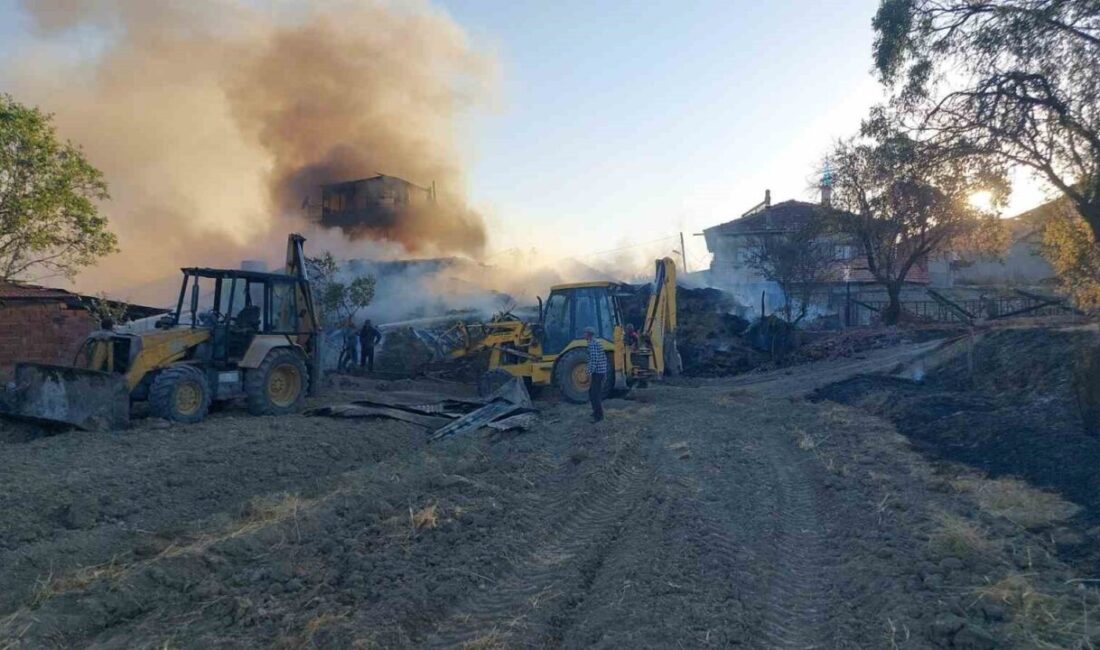 Burdur merkeze bağlı İğdeli köyünde kaynak makinesinden sıçrayan kıvılcımların samanları