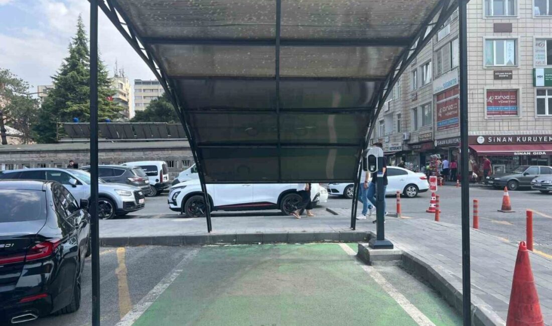 Kayseri Büyükşehir Belediyesi’nin çevreci vizyonuyla hayata geçirilen K-Şarj Elektrikli Araç