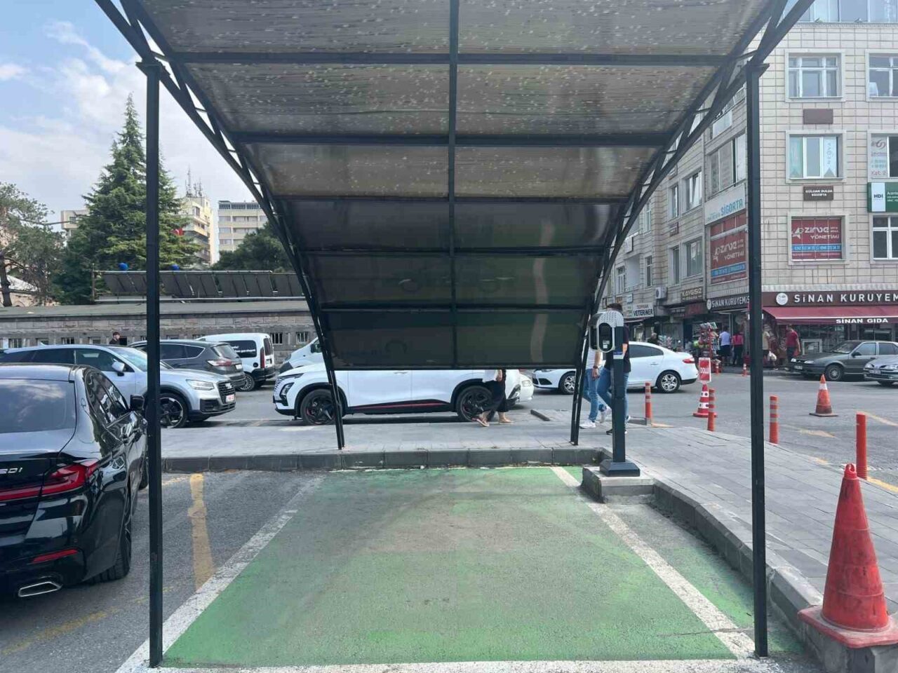 Kayseri Büyükşehir Belediyesi’nin çevreci vizyonuyla hayata geçirilen K-Şarj Elektrikli Araç