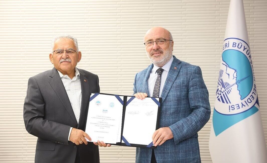 Kayseri Büyükşehir Belediye Başkanı Dr. Memduh Büyükkılıç; Kayseri Üniversitesi Rektörü
