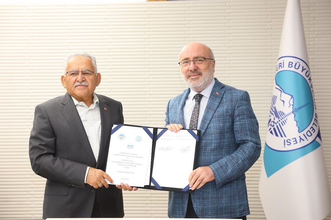 Kayseri Büyükşehir Belediye Başkanı Dr. Memduh Büyükkılıç; Kayseri Üniversitesi Rektörü