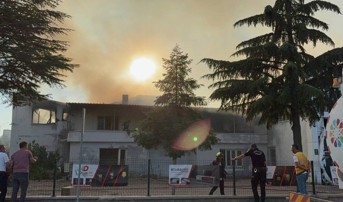Kayseri Organize Sanayi Bölgesi’nde hırdavat malzemeleri satan bir iş yerinde
