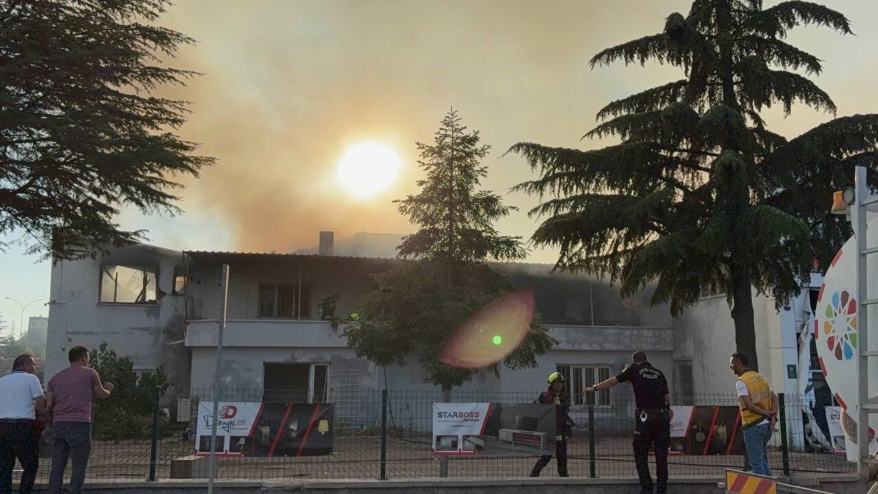 Kayseri Organize Sanayi Bölgesi’nde hırdavat malzemeleri satan bir iş yerinde