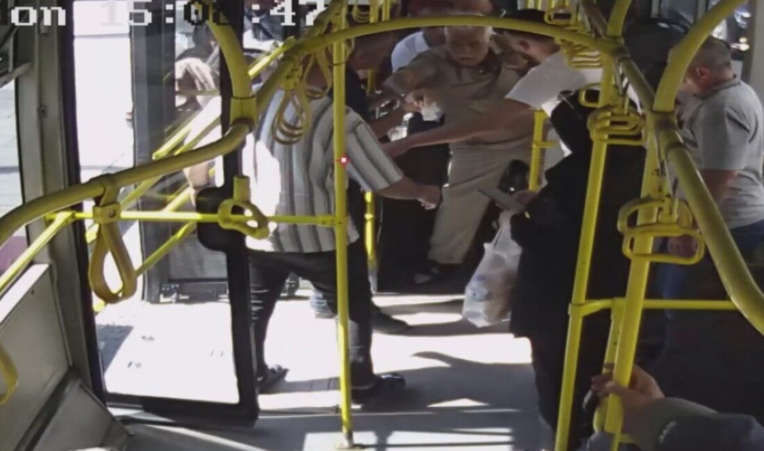 Kayseri Büyükşehir Belediyesi özel halk otobüsü şoförü, fenalaşan yolcuyu güzergah