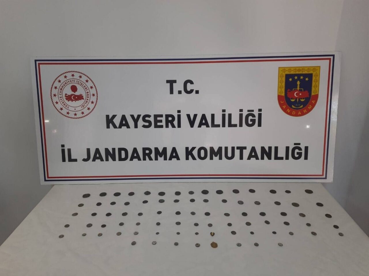 Kayseri İl Jandarma Komutanlığı ekiplerince yapılan çalışmalarda; 83 adet tarihi