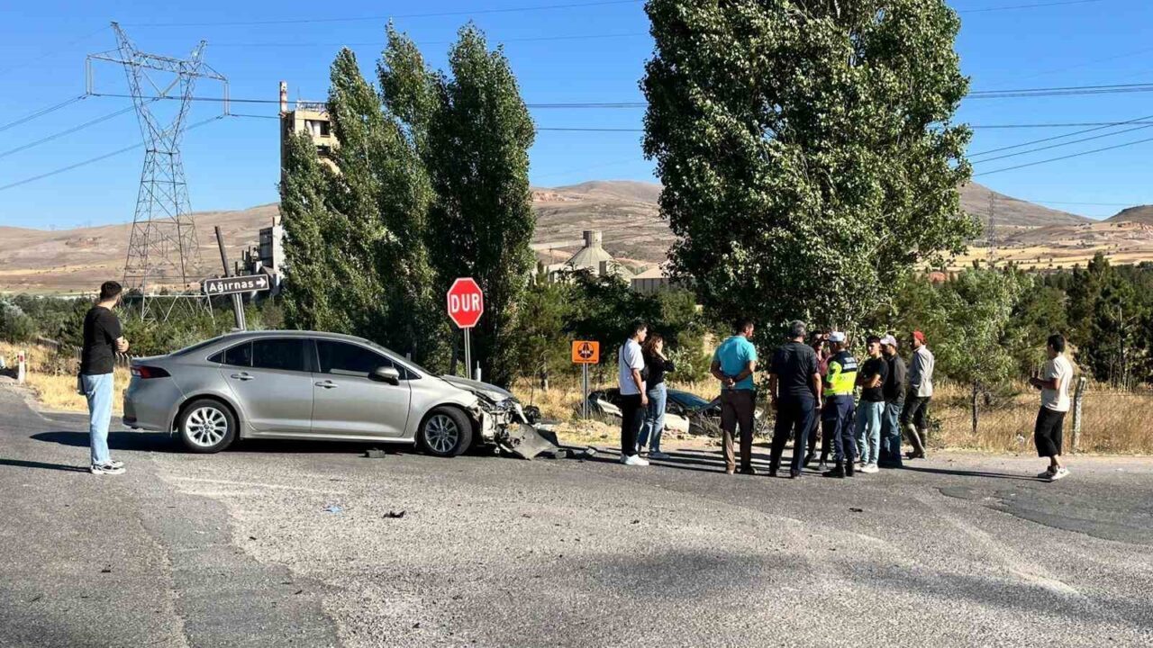 Kayseri’nin Bünyan ilçesinde meydana gelen trafik kazasında 2 kişi yaralandı.