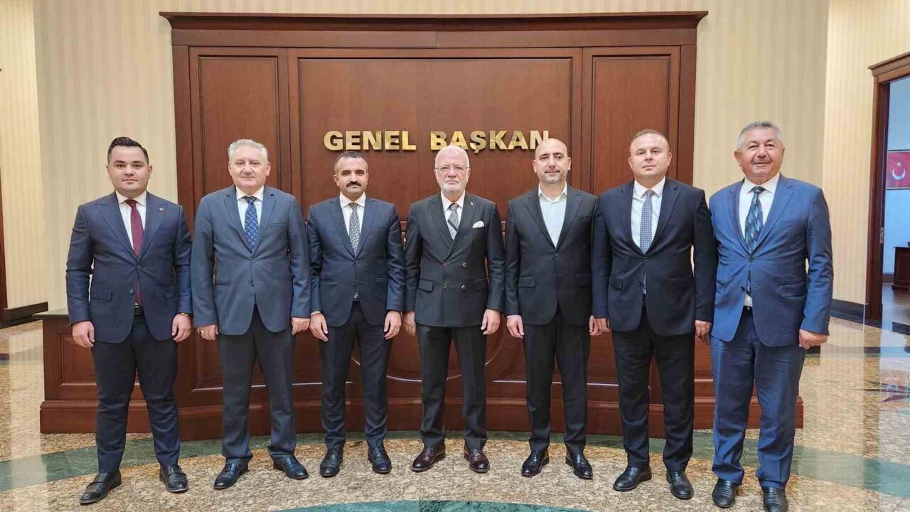 Kayseri Ticaret Borsası (KTB) Yönetim Kurulu Başkanı Recep Bağlamış, beraberinde