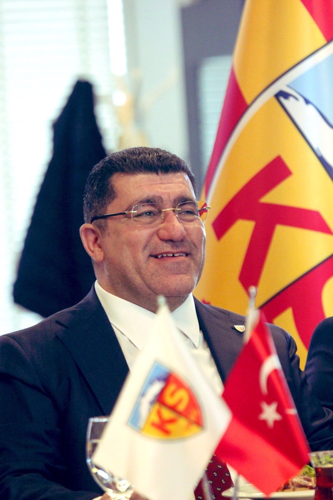 Kayserispor Kulübü, teknik heyet, futbolcular ve kulüp personeline ödeme yaptı.