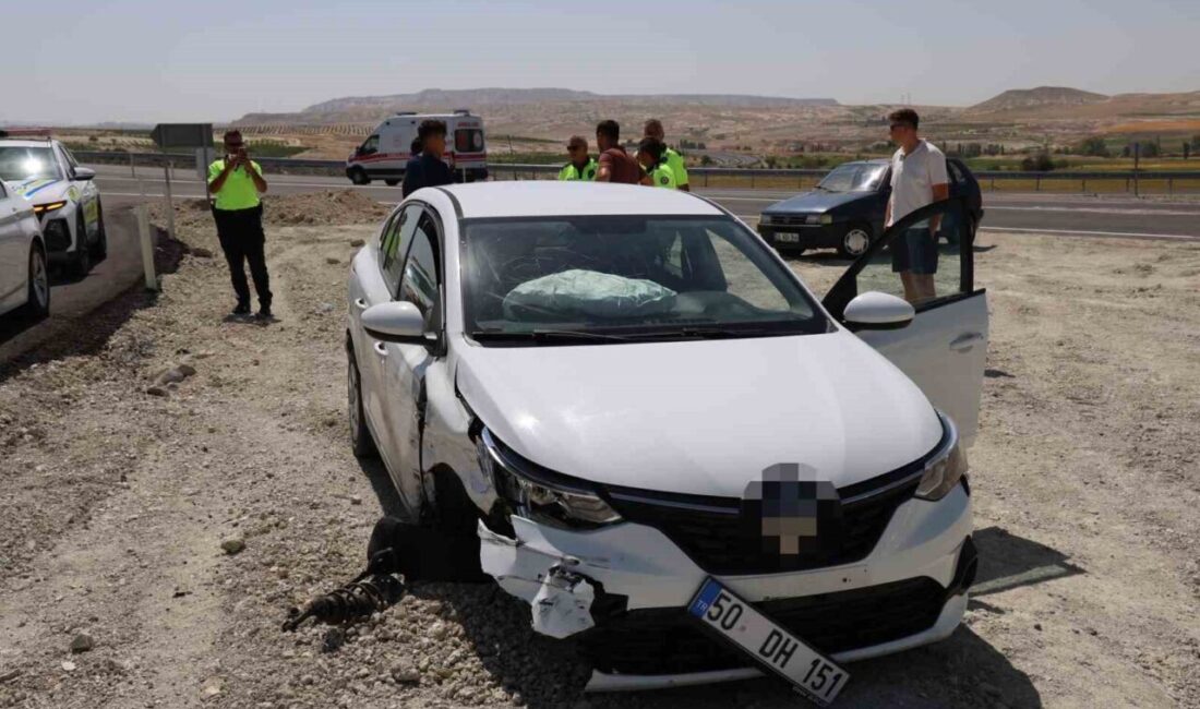 Nevşehir’de kontrolden çıkan otomobil önce yol kenarındaki demir bariyerlere çaptı,