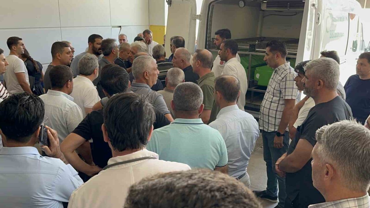 Diyarbakır’da sürücüsünün direksiyon hakimiyetini kaybettiği kazada hayatını kaybeden 2 sağlık