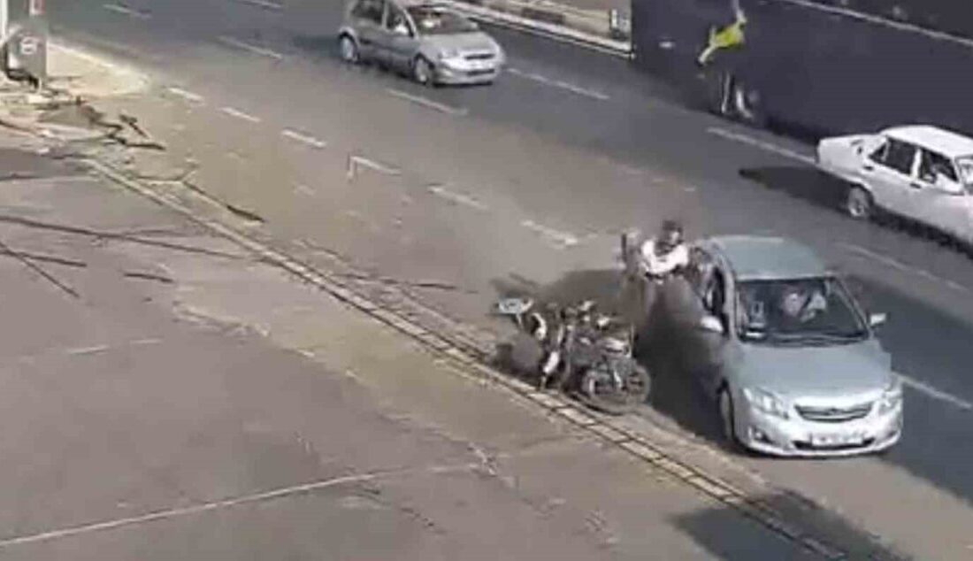 Antalya’nın Serik ilçesinde bir motosikletle otomobil çarpıştı. Kazada motosiklet sürücüsü