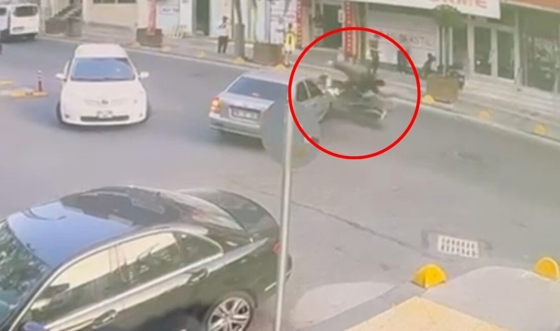 Tekirdağ’ın Kapaklı ilçesinde, motosiklet ile otomobilin çarpışması sonucu meydana gelen