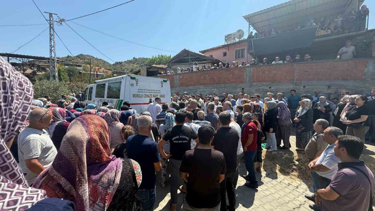Manisa’nın Turgutlu ilçesinde kazada hayatını kaybeden kuzenler Dalbahçe köyünde toprağa