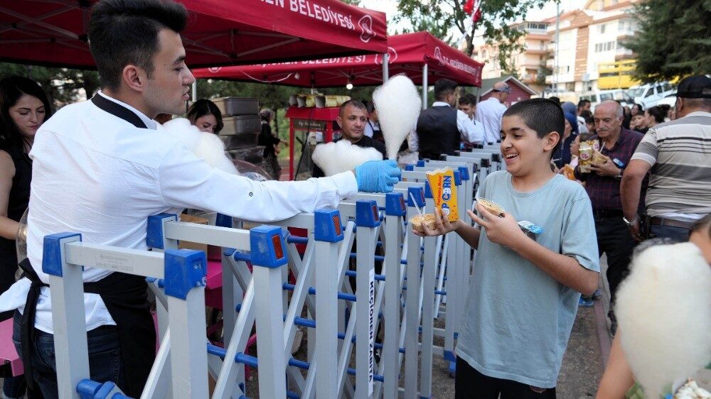 Keçiören Belediyesi’nce düzenlenen sinema etkinlikleri vatandaşlar tarafından yoğun ilgi görüyor.