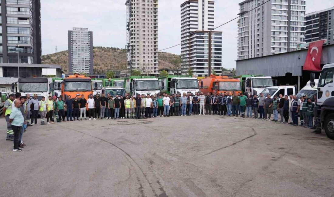 Keçiören Belediyesi ekipleri ilçe genelinde geniş kapsamlı temizlik çalışması gerçekleştirdi.