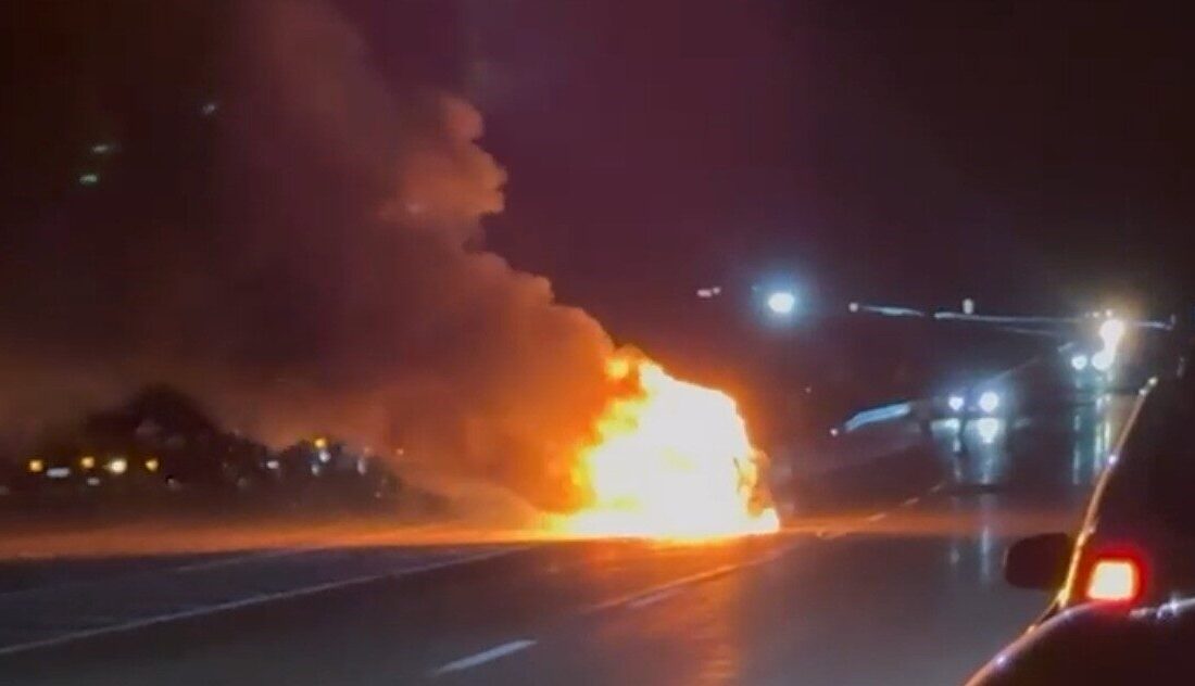 Yozgat’ta gece saatlerinde seyir halindeki araç alev alev yandı. Çekerek
