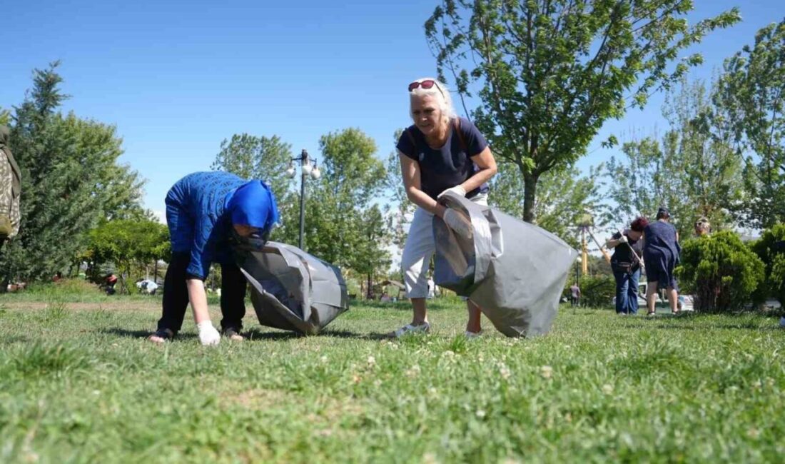 Düzce Belediyesi’nin ’Temiz Şehir Düzce’ kampanyasına destek veren Düzce Kent