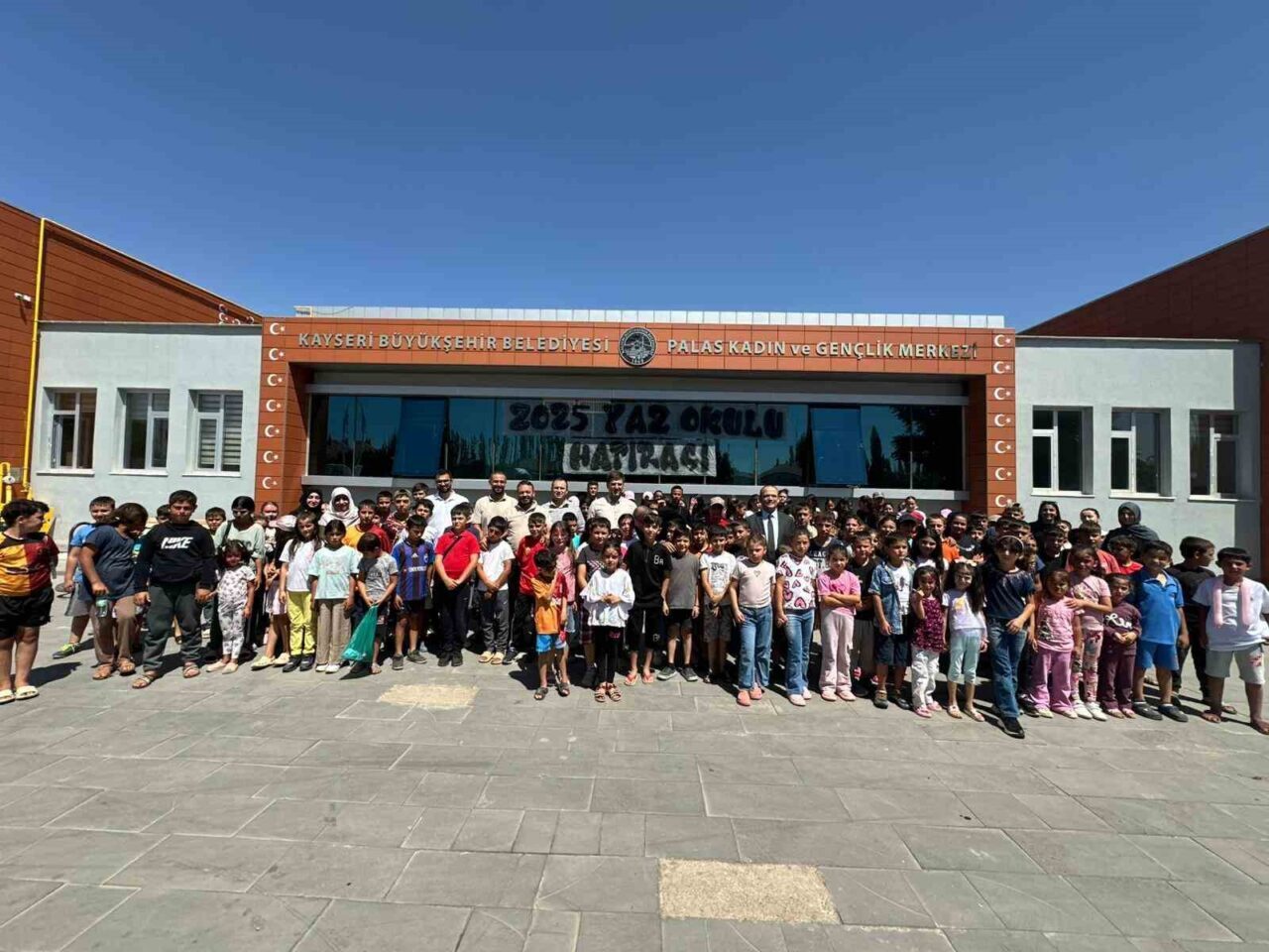 Kayseri Büyükşehir Belediyesi bünyesinde eğitim ve kültür sanat faaliyetlerini vatandaşlarla