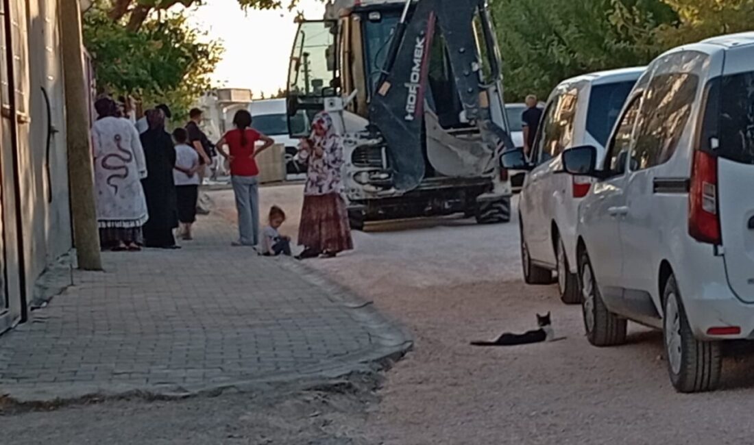 Adıyaman’ın Kahta ilçesinde yol yapım çalışmaları sırasında meydana gelen kazada,